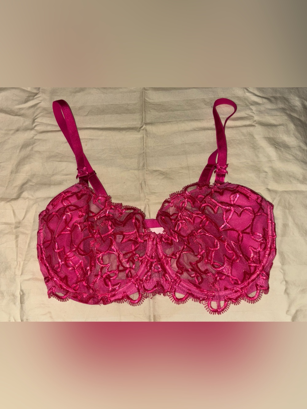 Victoria's Secret Dream Angels Push-Up Underwire Lace Hearts Bra 36DD Pink